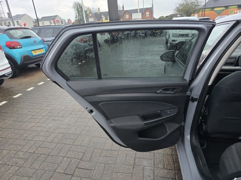 2020 (70) VOLKSWAGEN GOLF 1.5 TSI Style 5dr 4981063