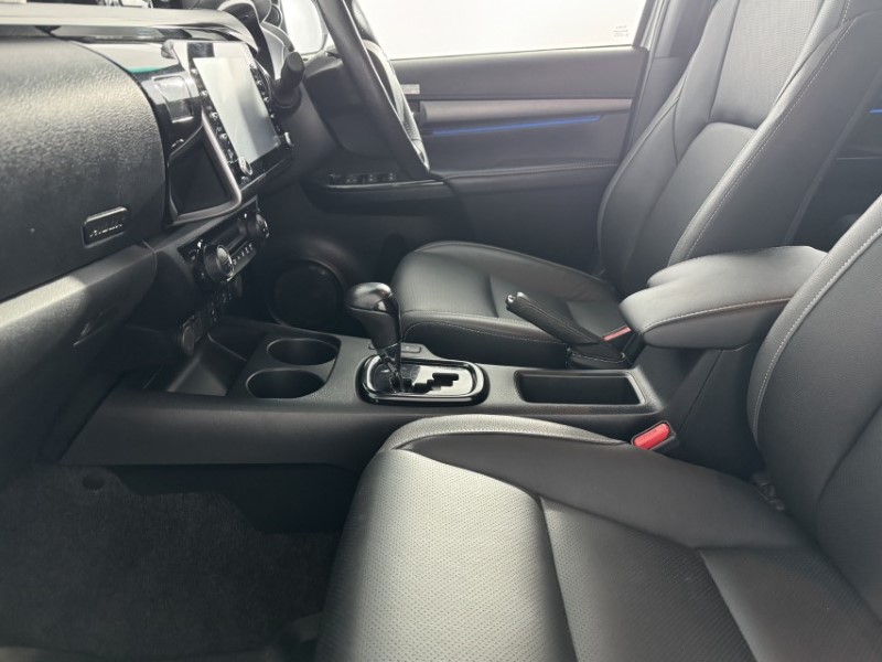 2024 (73) TOYOTA COMMERCIAL HILUX Invincible X D/Cab Pick Up 2.8 D-4D Auto 5322142