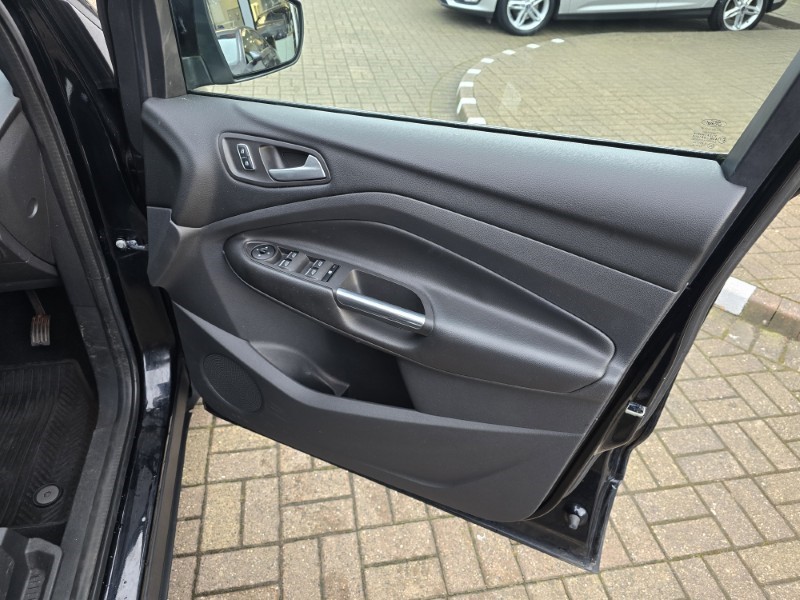 2016 (16) FORD KUGA 2.0 TDCi 150 Zetec 5dr 5007234