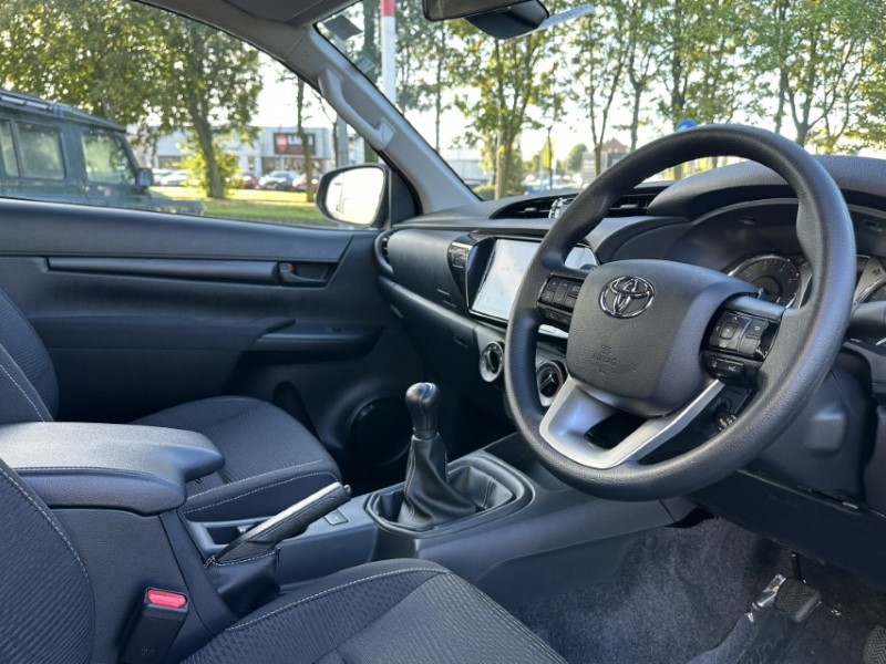 2025 (75) TOYOTA COMMERCIAL HILUX Active Extra Cab Pick Up 2.8 D-4D 5009552