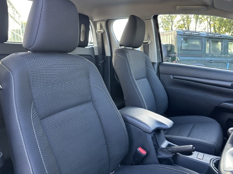 2025 (75) TOYOTA COMMERCIAL HILUX Active Extra Cab Pick Up 2.8 D-4D 5009554