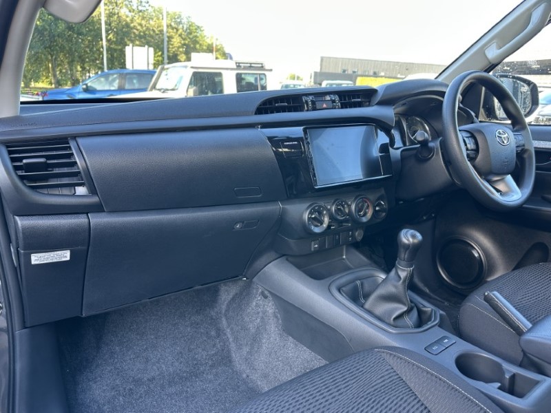 2025 (75) TOYOTA COMMERCIAL HILUX Active Extra Cab Pick Up 2.8 D-4D 5009550