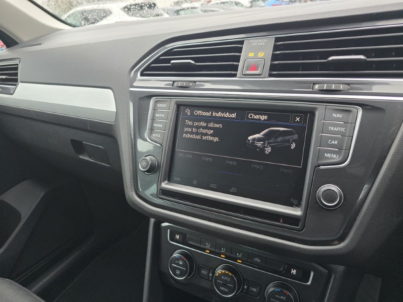 2017 (17) VOLKSWAGEN TIGUAN 2.0 TDi 150 4Motion SE Nav 5dr DSG 5047007