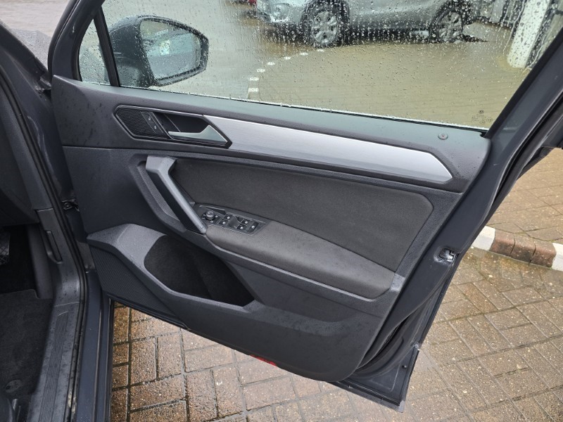 2017 (17) VOLKSWAGEN TIGUAN 2.0 TDi 150 4Motion SE Nav 5dr DSG 5046987