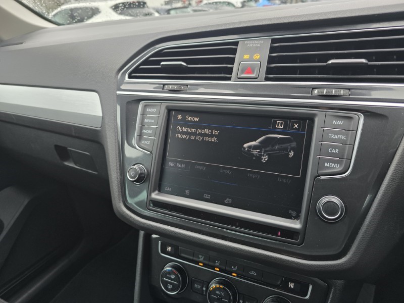 2017 (17) VOLKSWAGEN TIGUAN 2.0 TDi 150 4Motion SE Nav 5dr DSG 5047005