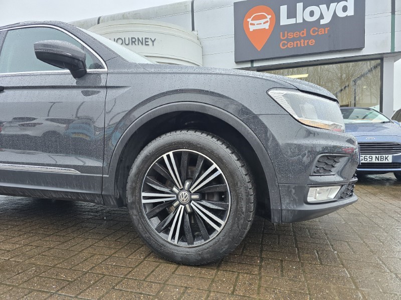 2017 (17) VOLKSWAGEN TIGUAN 2.0 TDi 150 4Motion SE Nav 5dr DSG 5046956