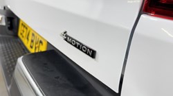 2024 (74) VOLKSWAGEN COMMERCIAL AMAROK D/Cab Pick Up Aventura 3.0 V6 TDI 240 4M Auto 5016437