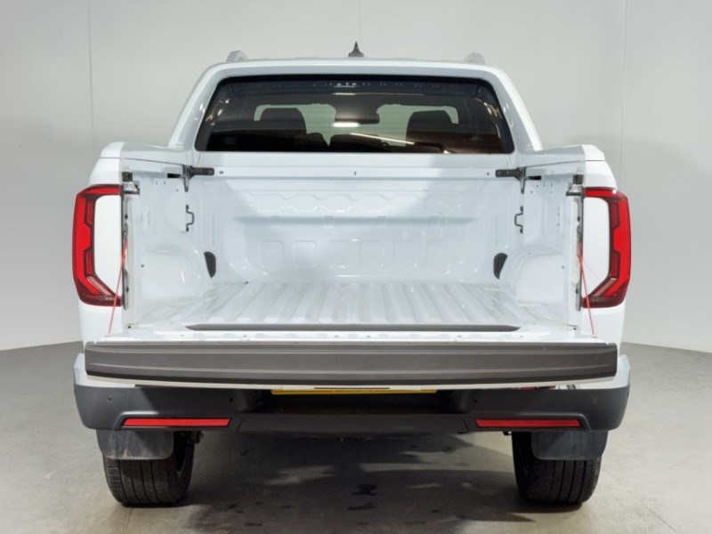 2024 (74) VOLKSWAGEN COMMERCIAL AMAROK D/Cab Pick Up Aventura 3.0 V6 TDI 240 4M Auto 5016429