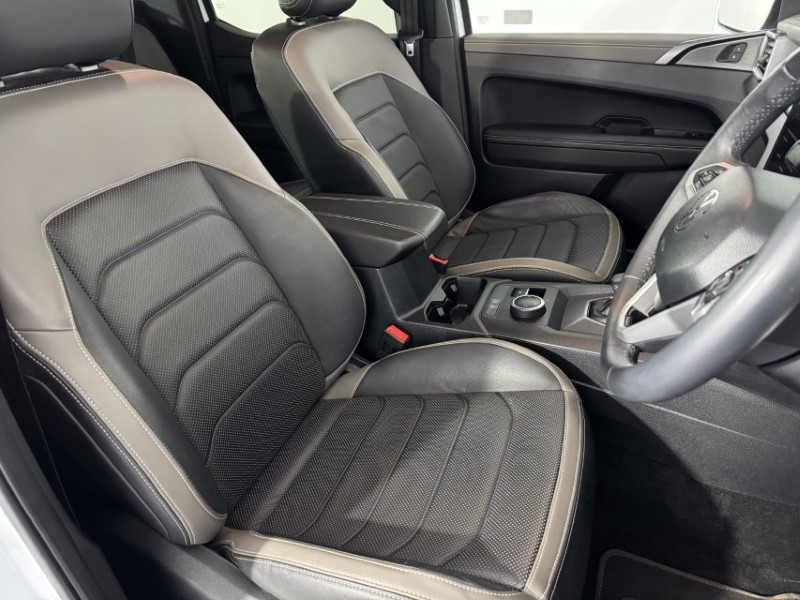 2024 (74) VOLKSWAGEN COMMERCIAL AMAROK D/Cab Pick Up Aventura 3.0 V6 TDI 240 4M Auto 5016425