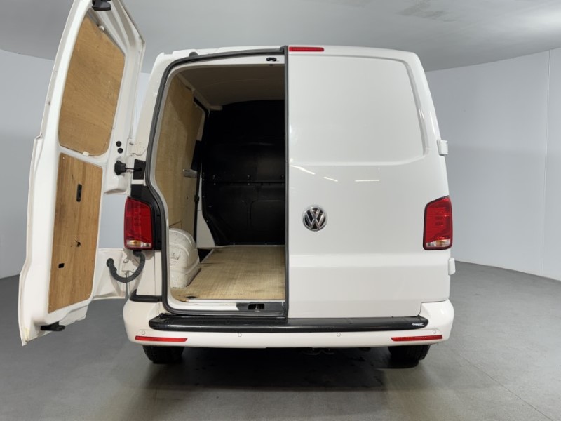 2023 (23) VOLKSWAGEN COMMERCIAL TRANSPORTER 2.0 TDI 150 Highline Van 5040981