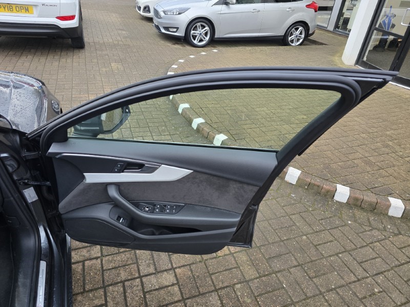 2019 (69) AUDI A4 35 TFSI S Line 5dr 5031323