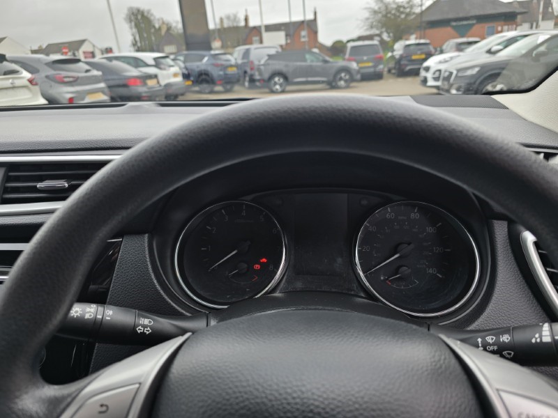 2016 (16) NISSAN QASHQAI 1.2 DiG-T Visia 5dr 5102385