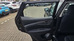 2016 (16) NISSAN QASHQAI 1.2 DiG-T Visia 5dr 5102369