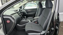 2016 (16) NISSAN QASHQAI 1.2 DiG-T Visia 5dr 5102376