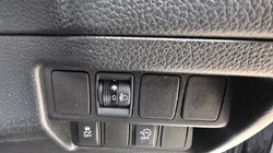 2016 (16) NISSAN QASHQAI 1.2 DiG-T Visia 5dr 5102384