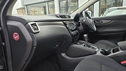 2016 (16) NISSAN QASHQAI 1.2 DiG-T Visia 5dr 5102375