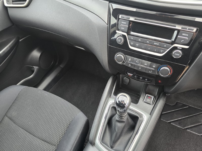 2016 (16) NISSAN QASHQAI 1.2 DiG-T Visia 5dr 5102380