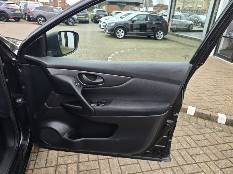 2016 (16) NISSAN QASHQAI 1.2 DiG-T Visia 5dr 5102378