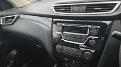 2016 (16) NISSAN QASHQAI 1.2 DiG-T Visia 5dr 5102387