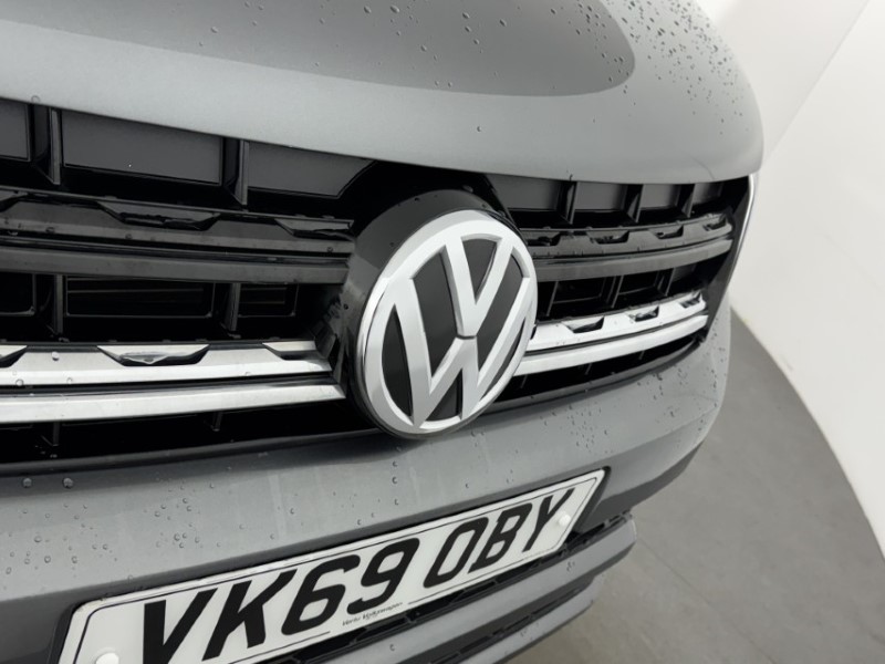 2019 (69) VOLKSWAGEN COMMERCIAL AMAROK D/Cab Pick Up Trendline 3.0 V6 TDI 204 BMT 4M Auto 5067776