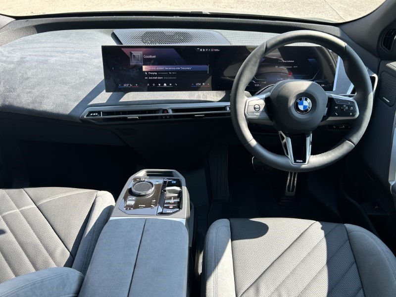 2025 (25) BMW iX 300kW xDrive45 M Sport 101kWh 5dr Auto [Skylounge] 4152015