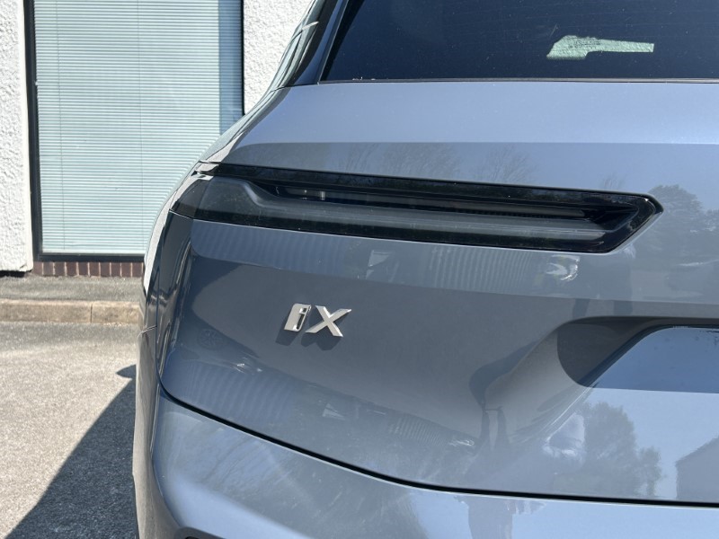 2025 (25) BMW iX 300kW xDrive45 M Sport 101kWh 5dr Auto [Skylounge] 4151985