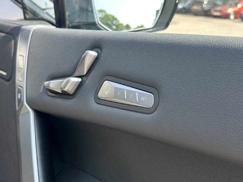 2025 (25) BMW iX 300kW xDrive45 M Sport 101kWh 5dr Auto [Skylounge] 4152009