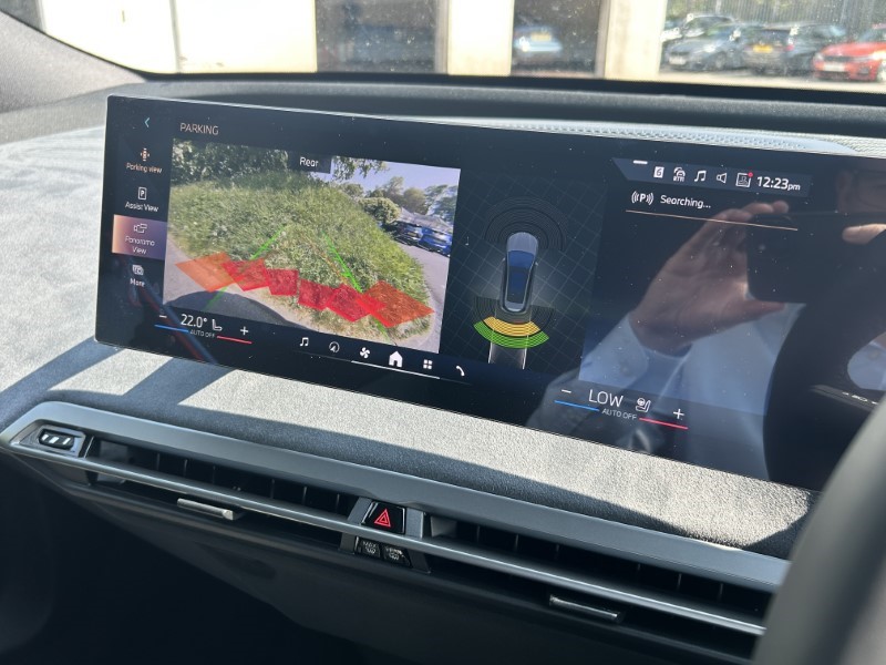 2025 (25) BMW iX 300kW xDrive45 M Sport 101kWh 5dr Auto [Skylounge] 4152000