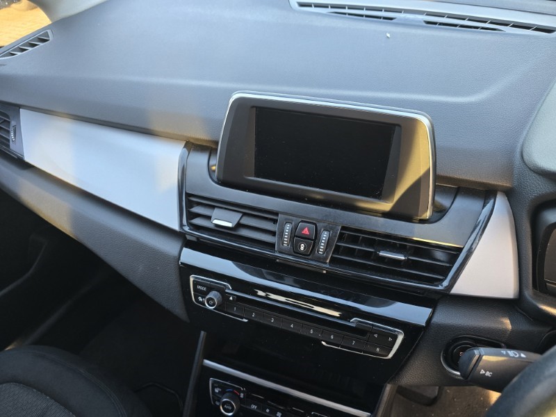 2017 (17) BMW 2 SERIES 218i SE 5dr 5063656