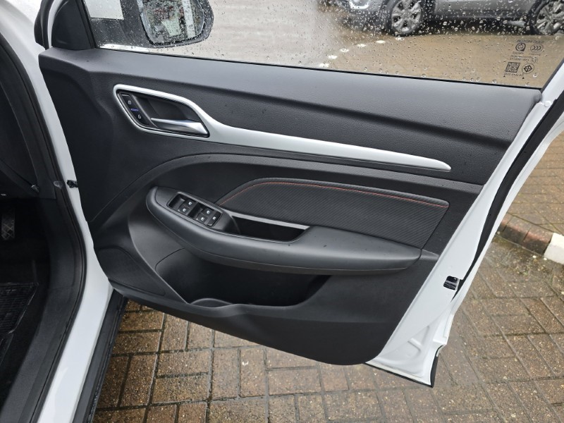 2024 (24) MG MOTOR UK ZS 1.5 VTi-TECH Exclusive 5dr 5066775