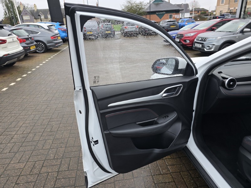 2024 (24) MG MOTOR UK ZS 1.5 VTi-TECH Exclusive 5dr 5066772