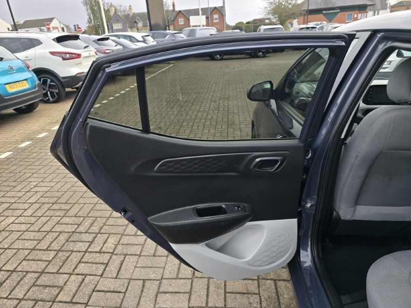 2023 (72) HYUNDAI I10 1.0 MPi Premium 5dr Auto 5105506