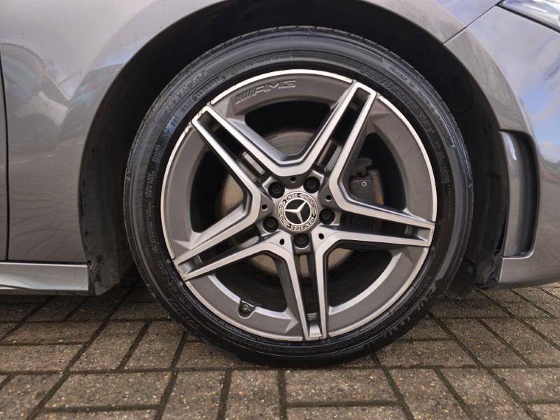 2019 (19) MERCEDES-BENZ A CLASS A200d AMG Line 5dr Auto 5071421