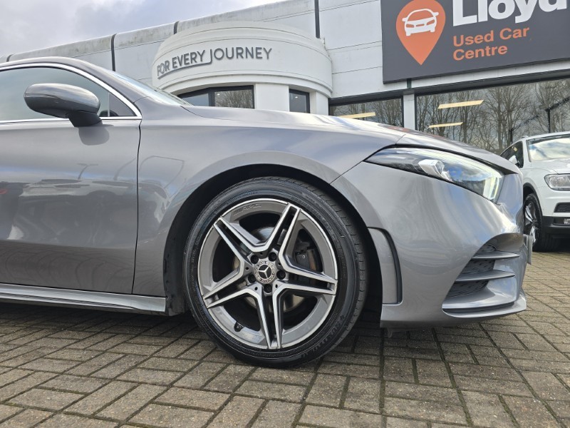 2019 (19) MERCEDES-BENZ A CLASS A200d AMG Line 5dr Auto 5071420