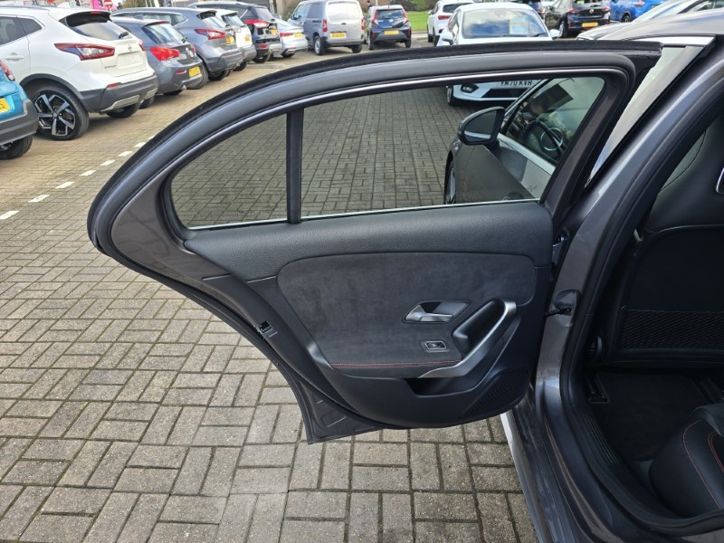 2019 (19) MERCEDES-BENZ A CLASS A200d AMG Line 5dr Auto 5071434