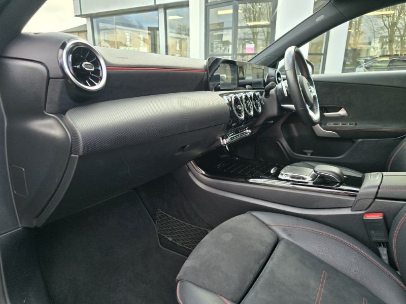 2019 (19) MERCEDES-BENZ A CLASS A200d AMG Line 5dr Auto 5071441