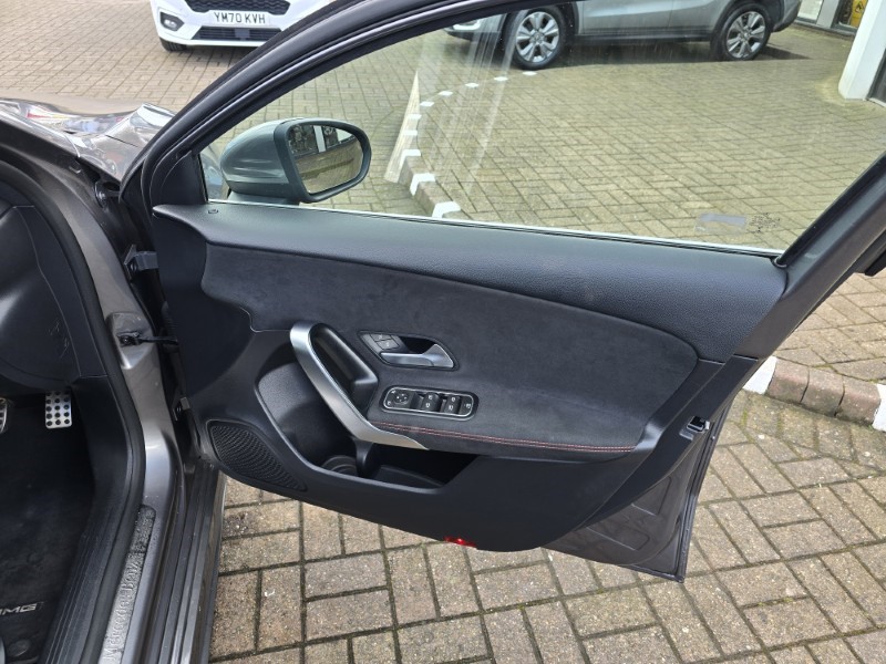 2019 (19) MERCEDES-BENZ A CLASS A200d AMG Line 5dr Auto 5071442
