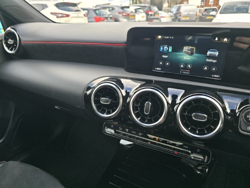 2019 (19) MERCEDES-BENZ A CLASS A200d AMG Line 5dr Auto 5071464