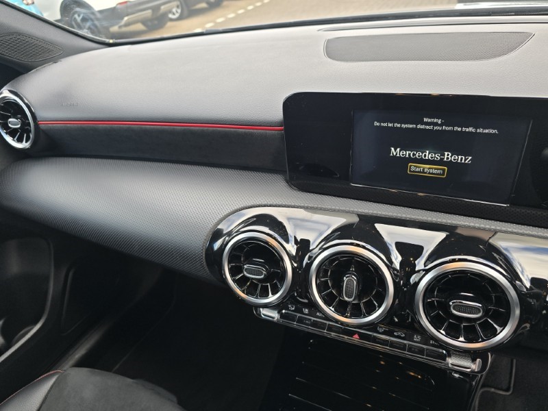 2019 (19) MERCEDES-BENZ A CLASS A200d AMG Line 5dr Auto 5071445