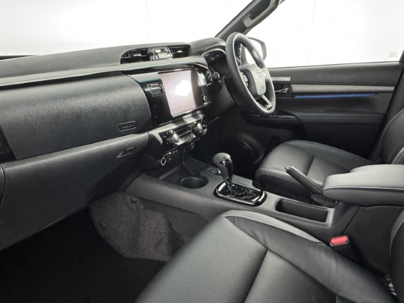 2026 (75) TOYOTA COMMERCIAL HILUX Invincible X D/Cab Pick Up 2.8 D 48V Auto 5120043