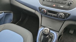 2017 (17) HYUNDAI I10 1.2 Premium SE 5dr 5105246