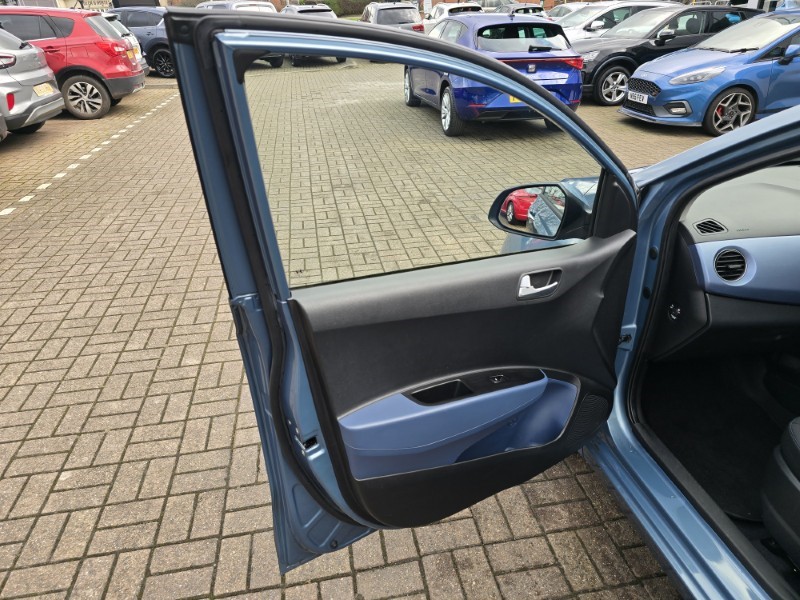 2017 (17) HYUNDAI I10 1.2 Premium SE 5dr 5105239