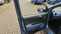 2017 (17) HYUNDAI I10 1.2 Premium SE 5dr 5105239