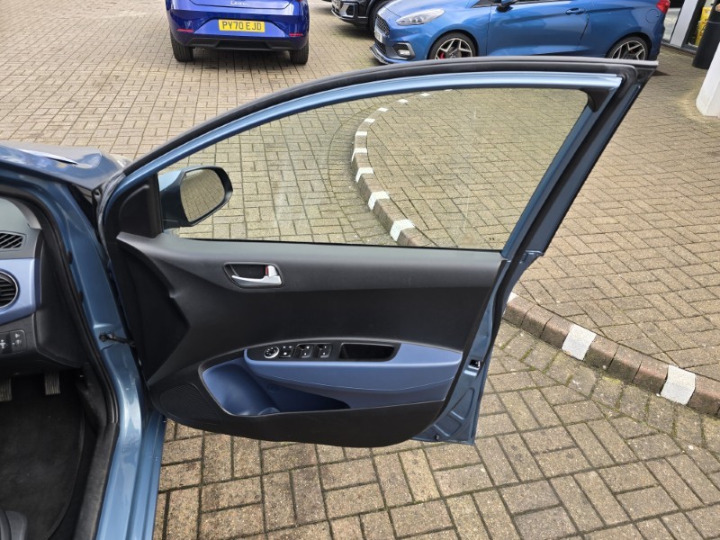 2017 (17) HYUNDAI I10 1.2 Premium SE 5dr 5105244