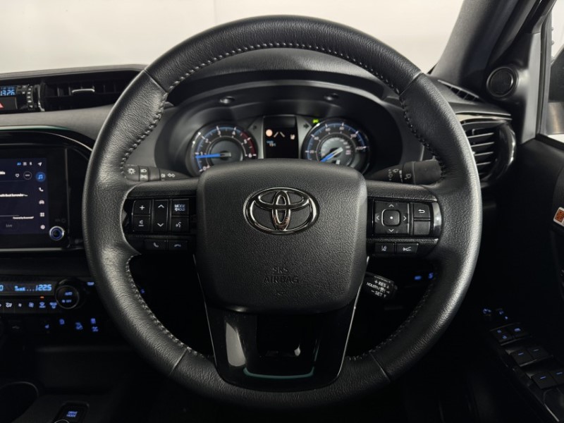 2025 (25) TOYOTA COMMERCIAL HILUX Invincible X D/Cab Pick Up 2.8 D 48V Auto 5141268