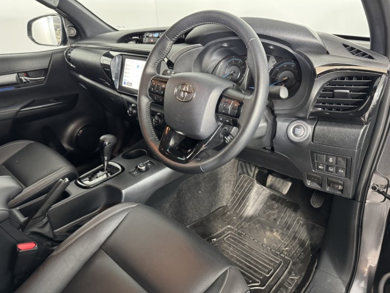 2025 (25) TOYOTA COMMERCIAL HILUX Invincible X D/Cab Pick Up 2.8 D 48V Auto 5141282