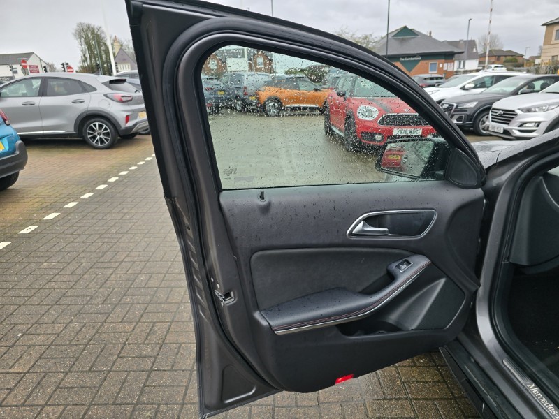 2018 (18) MERCEDES-BENZ GLA 220d 4Matic AMG Line Premium 5dr Auto 5114489