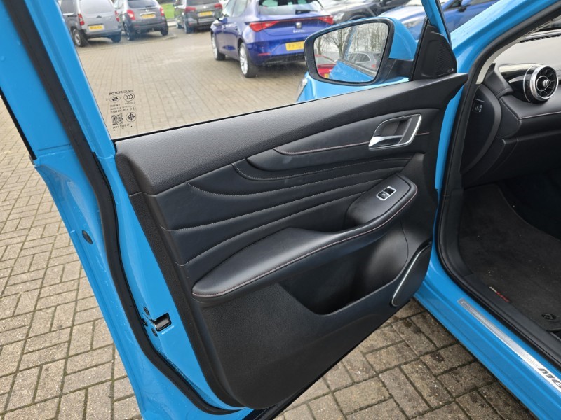 2022 (22) MG MOTOR UK HS 1.5 T-GDI Exclusive 5dr DCT 5113942