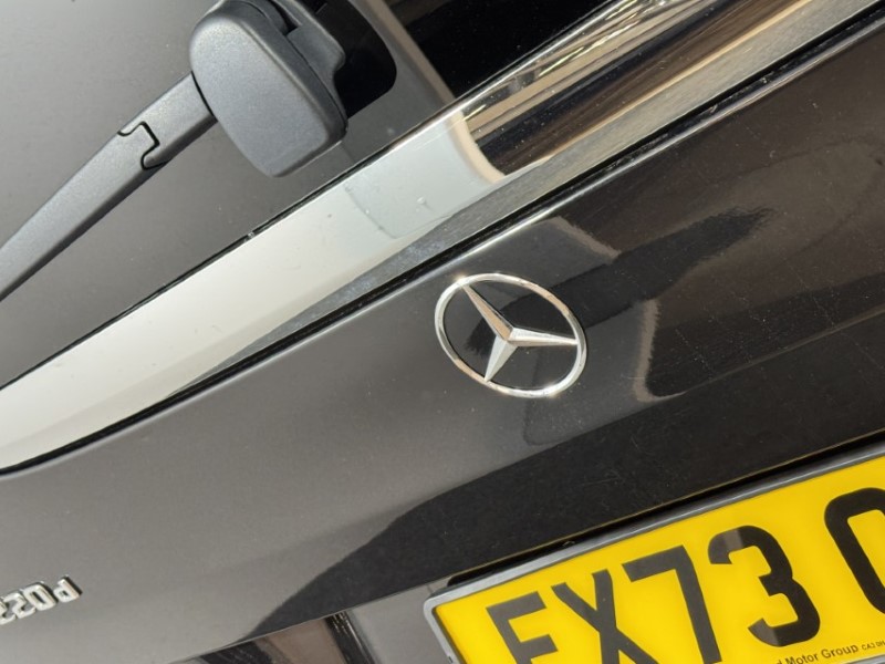 2023 (73) MERCEDES-BENZ V CLASS V220 d AMG Line 5dr 9G-Tronic [Extra Long] 5147673