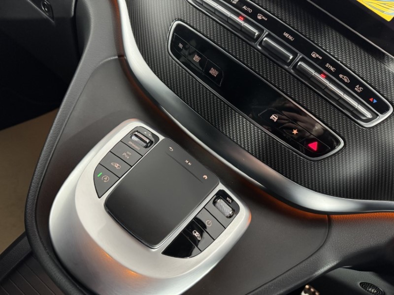 2023 (73) MERCEDES-BENZ V CLASS V220 d AMG Line 5dr 9G-Tronic [Extra Long] 5147639